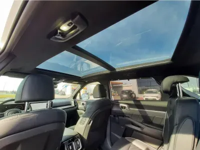 BIAŁY SUV KIA SORENTO z 2024 r., HYBRYDA/BENZYNA, skrzynia biegów AUTOMATYCZNA 159KM, zdjęcie 19 z 32