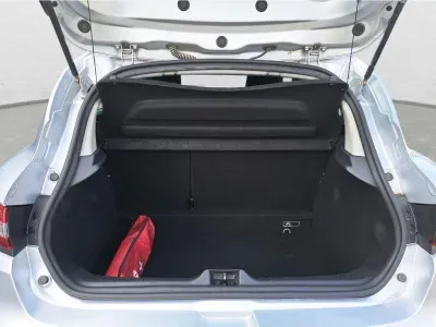 SREBRNY HATCHBACK RENAULT CLIO IV GENERATION z 2020 r., BENZYNA, skrzynia biegów MANUALNA 90KM, zdjęcie 4 z 10