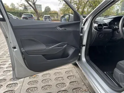 SREBRNY HATCHBACK SKODA FABIA z 2024 r., BENZYNA, skrzynia biegów MANUALNA 116KM, zdjęcie 6 z 19