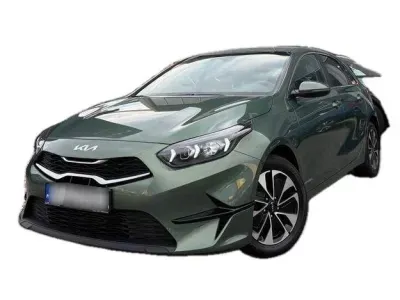 ZIELONY HATCHBACK KIA CEED z 2024 r., BENZYNA, skrzynia biegów AUTOMATYCZNA 103KM, zdjęcie główne