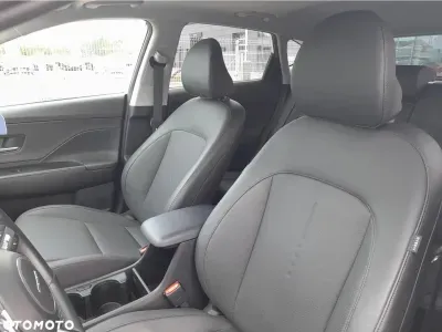 BIAŁY SUV HYUNDAI KONA z 2023 r., BENZYNA, skrzynia biegów AUTOMATYCZNA 199KM, zdjęcie 11 z 14