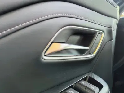 ZIELONY SUV MG ZS HYBRID z 2026 r., HYBRYDA/BENZYNA, skrzynia biegów AUTOMATYCZNA 197KM, zdjęcie 14 z 18