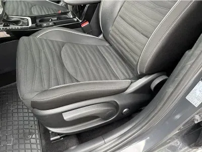 CZARNY HATCHBACK KIA CEED z 2022 r., BENZYNA, skrzynia biegów AUTOMATYCZNA 160KM, zdjęcie 7 z 19