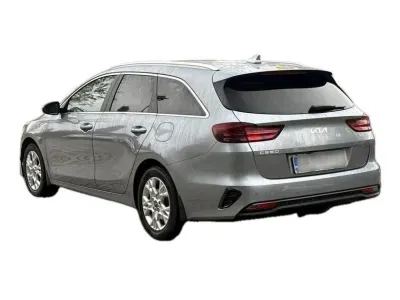 SREBRNY KOMBI KIA CEED z 2023 r., BENZYNA, skrzynia biegów AUTOMATYCZNA 160KM, zdjęcie 15 z 19