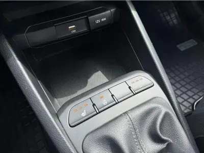 SREBRNY SUV KIA STONIC z 2025 r., BENZYNA, skrzynia biegów MANUALNA 58KM, zdjęcie 2 z 21