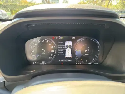 SREBRNY SUV VOLVO XC40 z 2023 r., HYBRYDA/BENZYNA, skrzynia biegów AUTOMATYCZNA 211KM, zdjęcie 19 z 19