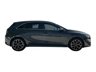 CZARNY HATCHBACK KIA CEED z 2022 r., BENZYNA, skrzynia biegów AUTOMATYCZNA 160KM, zdjęcie 7 z 19