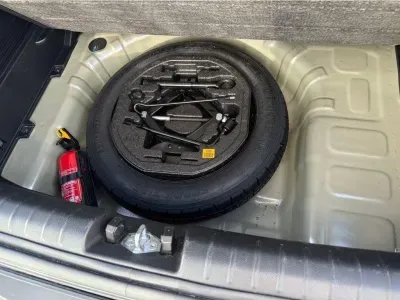 SZARY SUV KIA STONIC z 2025 r., BENZYNA, skrzynia biegów MANUALNA 58KM, zdjęcie 21 z 22
