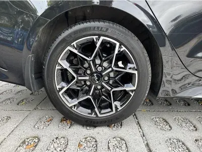 CZARNY KOMBI KIA PROCEED z 2023 r., BENZYNA, skrzynia biegów AUTOMATYCZNA 160KM, zdjęcie 7 z 19