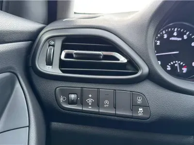 NIEBIESKI HATCHBACK HYUNDAI I30 z 2024 r., BENZYNA, skrzynia biegów MANUALNA 120KM, zdjęcie 11 z 14