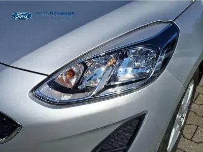 SREBRNY HATCHBACK FORD FIESTA z 2020 r., BENZYNA, skrzynia biegów MANUALNA 55KM, zdjęcie 4 z 29
