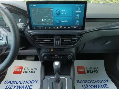 CZARNY KOMBI FORD FOCUS TURNIER z 2025 r., HYBRYDA/BENZYNA, skrzynia biegów AUTOMATYCZNA 155KM, zdjęcie 17 z 17