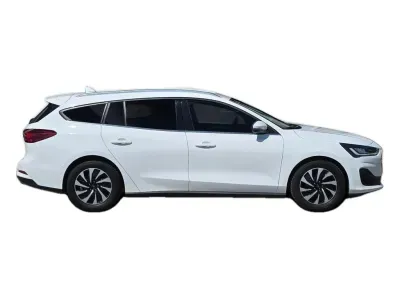 BIAŁY KOMBI FORD FOCUS z 2023 r., DIESEL, skrzynia biegów AUTOMATYCZNA 85KM, zdjęcie 3 z 26