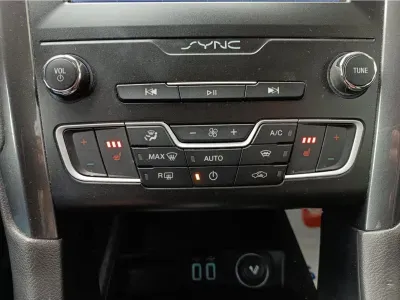 NIEBIESKI HATCHBACK FORD MONDEO LIM. z 2021 r., DIESEL, skrzynia biegów AUTOMATYCZNA 150KM, zdjęcie 4 z 15