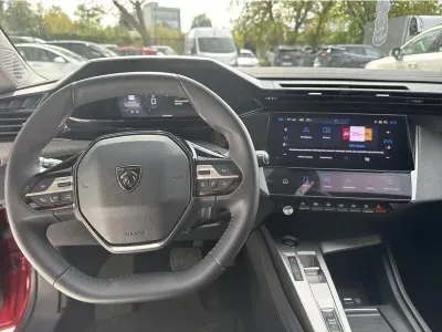 CZERWONY HATCHBACK PEUGEOT 308 z 2023 r., BENZYNA, skrzynia biegów AUTOMATYCZNA 131KM, zdjęcie 18 z 18