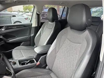 SREBRNY SUV VOLKSWAGEN TIGUAN z 2024 r., BENZYNA, skrzynia biegów AUTOMATYCZNA 131KM, zdjęcie 5 z 19