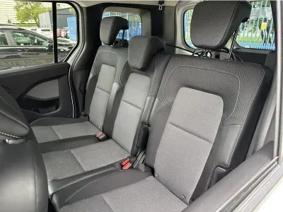 BIAŁY OTHER RENAULT KANGOO III z 2023 r., ELEKTRYCZNY, skrzynia biegów AUTOMATYCZNA 122KM, zdjęcie 7 z 19