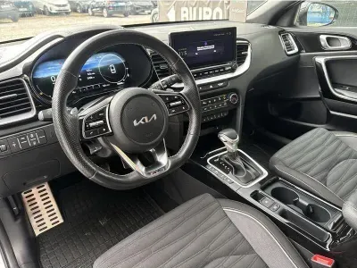 BIAŁY KOMBI KIA PROCEED z 2023 r., BENZYNA, skrzynia biegów AUTOMATYCZNA 160KM, zdjęcie 18 z 18