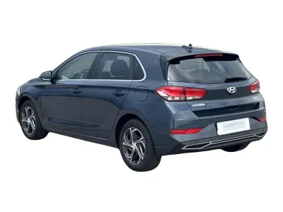 NIEBIESKI HATCHBACK HYUNDAI I30 z 2024 r., BENZYNA, skrzynia biegów MANUALNA 120KM, zdjęcie 9 z 14