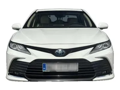 BIAŁY SEDAN TOYOTA CAMRY z 2022 r., HYBRYDA/BENZYNA, skrzynia biegów AUTOMATYCZNA 218KM, zdjęcie 5 z 18