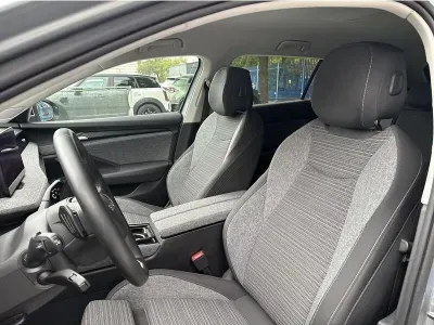SREBRNY KOMBI SKODA SUPERB COMBI z 2025 r., BENZYNA, skrzynia biegów AUTOMATYCZNA 150KM, zdjęcie 13 z 19