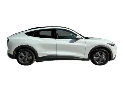 BIAŁY SUV FORD MUSTANG MACH E z 2022 r., ELEKTRYCZNY, skrzynia biegów AUTOMATYCZNA 269KM, zdjęcie 4 z 19