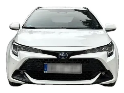 BIAŁY KOMBI TOYOTA COROLLA z 2023 r., HYBRYDA/BENZYNA, skrzynia biegów AUTOMATYCZNA 140KM, zdjęcie 17 z 19