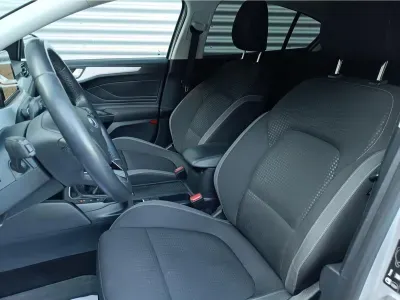 SREBRNY HATCHBACK FORD FOCUS LIM. z 2020 r., BENZYNA, skrzynia biegów MANUALNA 125KM, zdjęcie 14 z 20