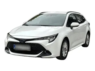 BIAŁY KOMBI TOYOTA COROLLA z 2023 r., HYBRYDA/BENZYNA, skrzynia biegów AUTOMATYCZNA 140KM, zdjęcie główne