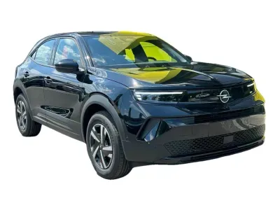 CZARNY SUV OPEL MOKKA z 2026 r., HYBRYDA/BENZYNA, skrzynia biegów AUTOMATYCZNA 145KM, zdjęcie główne