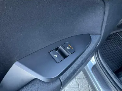 SREBRNY SUV KIA SPORTAGE z 2025 r., BENZYNA, skrzynia biegów AUTOMATYCZNA 110KM, zdjęcie 4 z 22