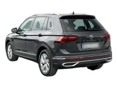 SZARY SUV VOLKSWAGEN TIGUAN z 2023 r., BENZYNA, skrzynia biegów AUTOMATYCZNA 150KM, zdjęcie 10 z 19