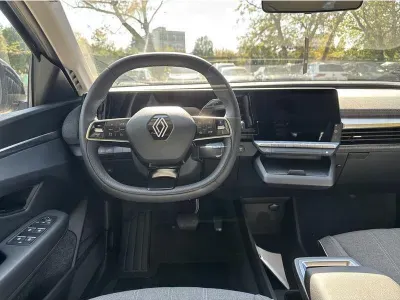 SZARY HATCHBACK RENAULT MEGANE-E-TECH ELECTRIC z 2023 r., ELEKTRYCZNY, skrzynia biegów AUTOMATYCZNA 218KM, zdjęcie 4 z 17