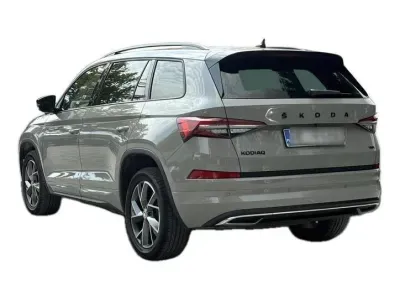 SZARY SUV SKODA KODIAQ z 2023 r., BENZYNA, skrzynia biegów AUTOMATYCZNA 190KM, zdjęcie 3 z 19