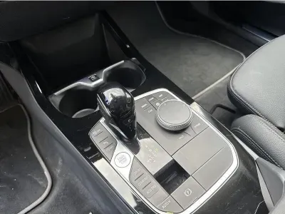 SZARY SEDAN BMW SERIE 2 z 2023 r., BENZYNA, skrzynia biegów AUTOMATYCZNA 136KM, zdjęcie 8 z 18