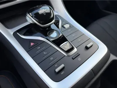 BIAŁY SUV BYD SEALION5 DMI z 2026 r., HYBRYDA/BENZYNA, skrzynia biegów AUTOMATYCZNA 212KM, zdjęcie 6 z 6