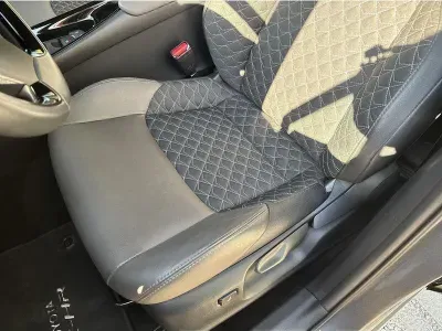 SZARY SUV TOYOTA C-HR z 2022 r., HYBRYDA/BENZYNA, skrzynia biegów AUTOMATYCZNA 122KM, zdjęcie 10 z 19