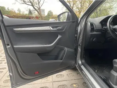 SZARY SUV SKODA KAROQ z 2023 r., DIESEL, skrzynia biegów AUTOMATYCZNA 150KM, zdjęcie 11 z 19
