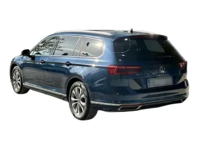 NIEBIESKI KOMBI VOLKSWAGEN PASSAT z 2022 r., BENZYNA, skrzynia biegów AUTOMATYCZNA 150KM, zdjęcie 11 z 19