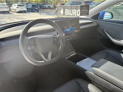 NIEBIESKI SEDAN TESLA MODEL 3 z 2023 r., ELEKTRYCZNY, skrzynia biegów AUTOMATYCZNA 283KM, zdjęcie 7 z 18