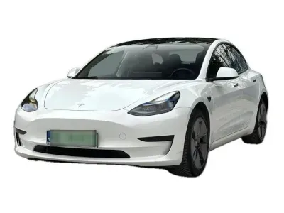 BIAŁY SEDAN TESLA MODEL 3 z 2023 r., ELEKTRYCZNY, skrzynia biegów AUTOMATYCZNA 306KM, zdjęcie główne