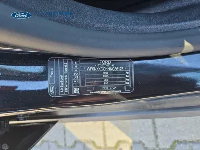 CZARNY HATCHBACK FORD FOCUS z 2023 r., BENZYNA, skrzynia biegów MANUALNA 92KM, zdjęcie 6 z 29