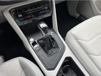 CZARNY SUV VOLKSWAGEN TIGUAN z 2022 r., DIESEL, skrzynia biegów AUTOMATYCZNA 150KM, zdjęcie 6 z 18