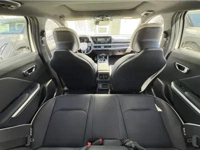 BIAŁY HATCHBACK KIA K4 z 2026 r., BENZYNA, skrzynia biegów AUTOMATYCZNA 180KM, zdjęcie 7 z 18