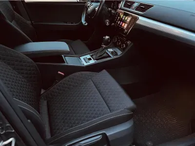 SZARY SEDAN SKODA SUPERB III z 2021 r., BENZYNA, skrzynia biegów AUTOMATYCZNA 150KM, zdjęcie 8 z 15
