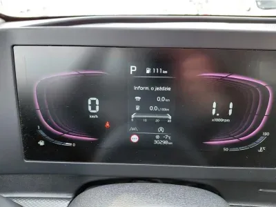 SREBRNY SUV KIA SPORTAGE z 2023 r., BENZYNA, skrzynia biegów AUTOMATYCZNA 110KM, zdjęcie 20 z 24