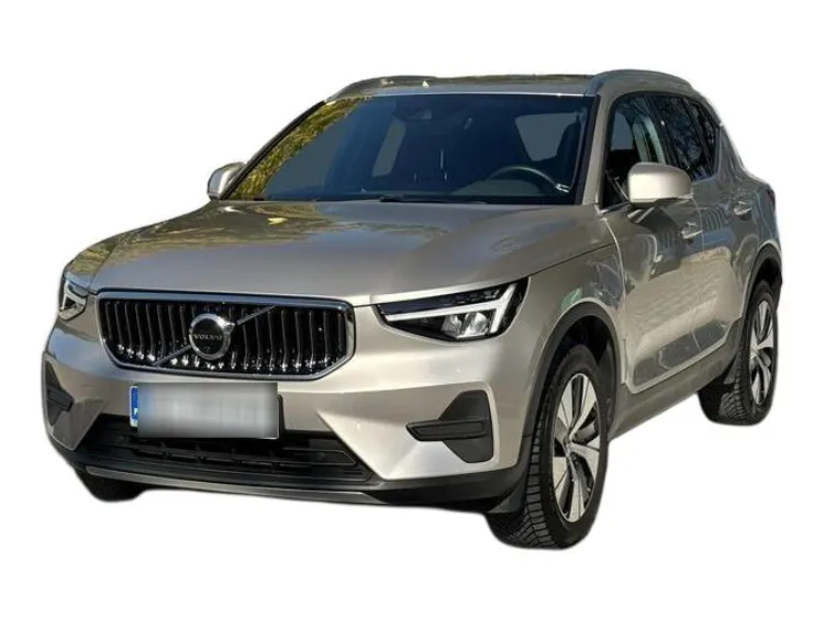 SREBRNY SUV VOLVO XC40 z 2023 r., HYBRYDA/BENZYNA, skrzynia biegów AUTOMATYCZNA 211KM, zdjęcie główne