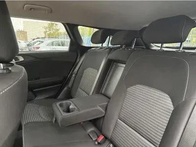 CZARNY KOMBI KIA CEED z 2023 r., BENZYNA, skrzynia biegów AUTOMATYCZNA 160KM, zdjęcie 12 z 19