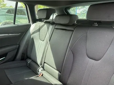BIAŁY KOMBI SKODA OCTAVIA z 2023 r., BENZYNA, skrzynia biegów AUTOMATYCZNA 150KM, zdjęcie 8 z 19