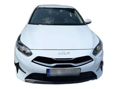 BIAŁY HATCHBACK KIA CEED z 2023 r., BENZYNA, skrzynia biegów AUTOMATYCZNA 118KM, zdjęcie 3 z 19